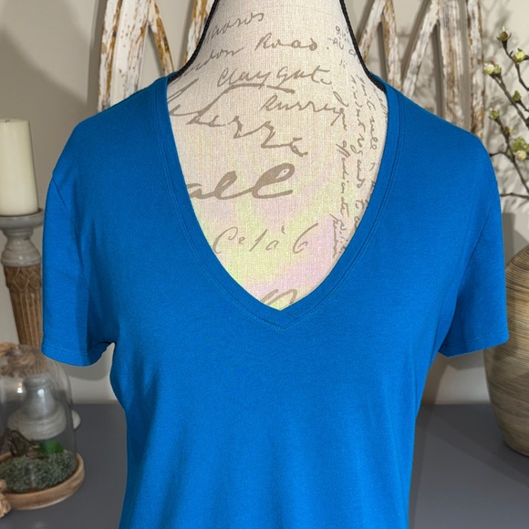 Banana Republic Timeless Tees set of 2 - Picture 6 of 10